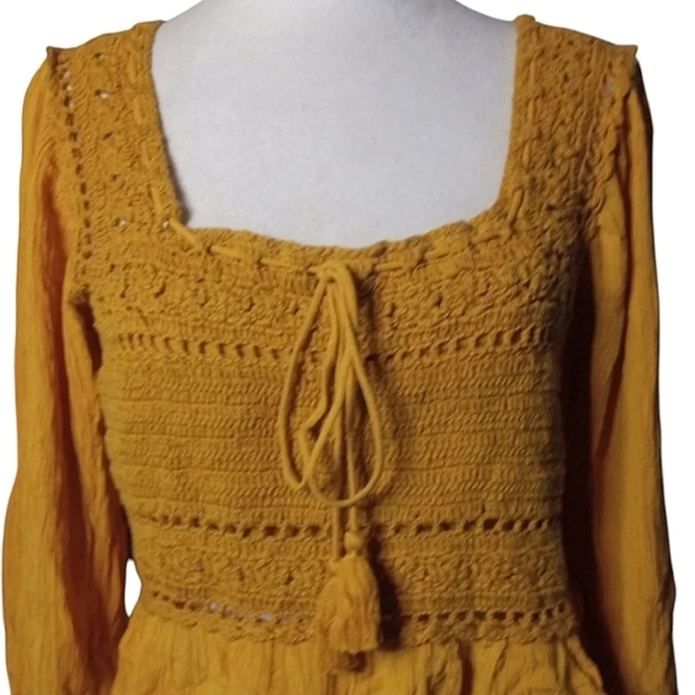 American Eagle Crochet Front Long Sleeve Peasant Style Crop Top Size Medium